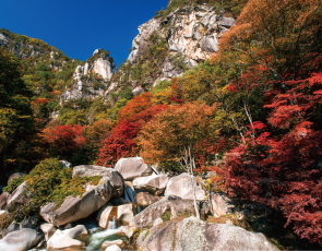 天狗岩と覚円峰の写真